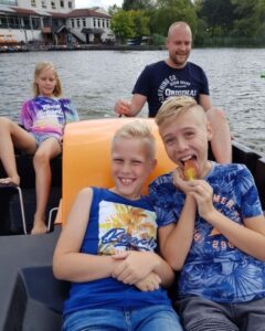 OUR LAST TRIP TOGETHER—AND NONE OF US KNEW WHY DAD KEPT LOOKING AT HIS WATCH