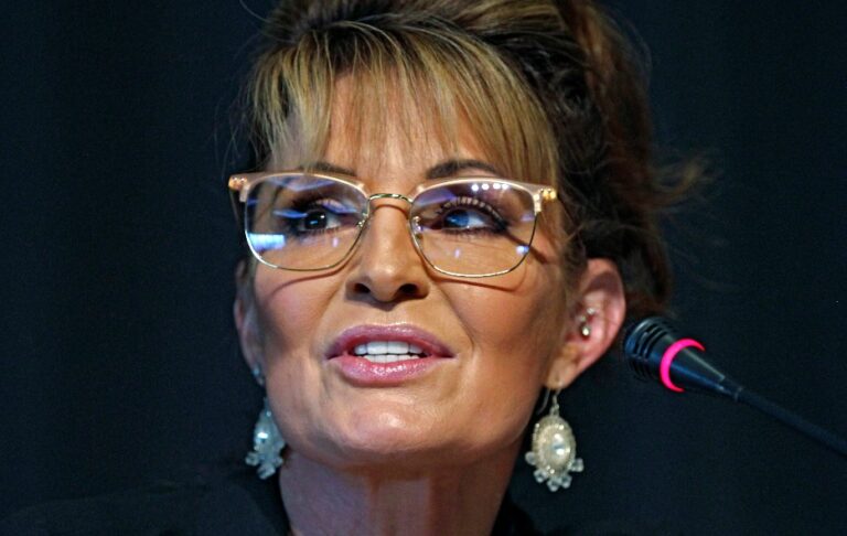 After her painful divorce,😯 Sarah Palin finally confirms what we all suspected… 🤔Check Comments 👇🏼